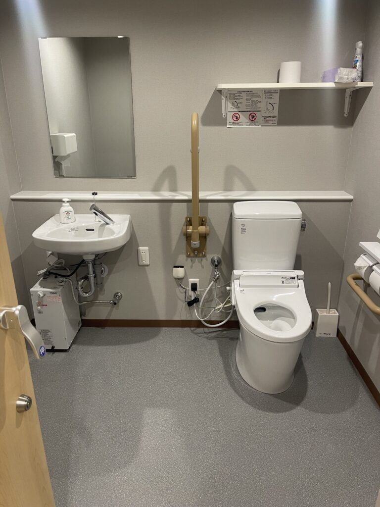 住宅型有料老人ホーム〈ReHOPE 成田〉共有トイレ